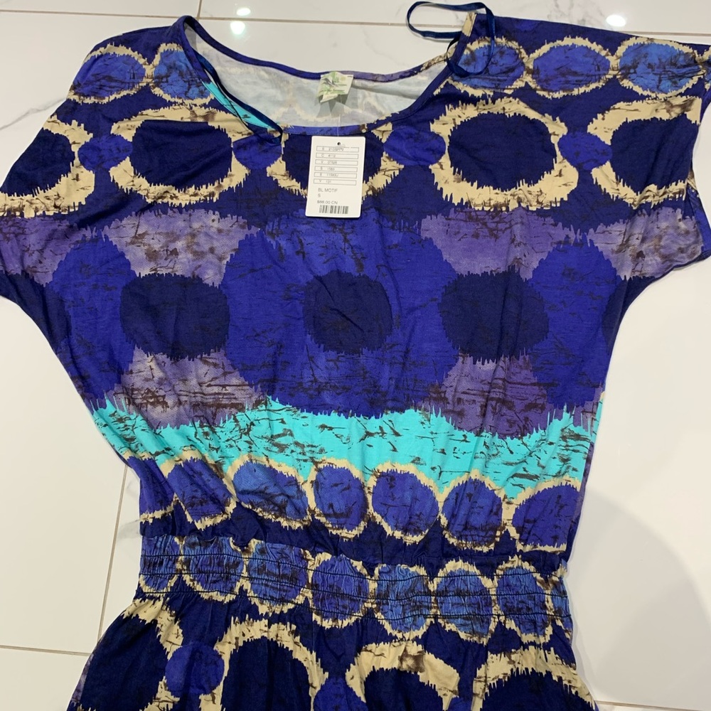 Blouse size M, new with tag